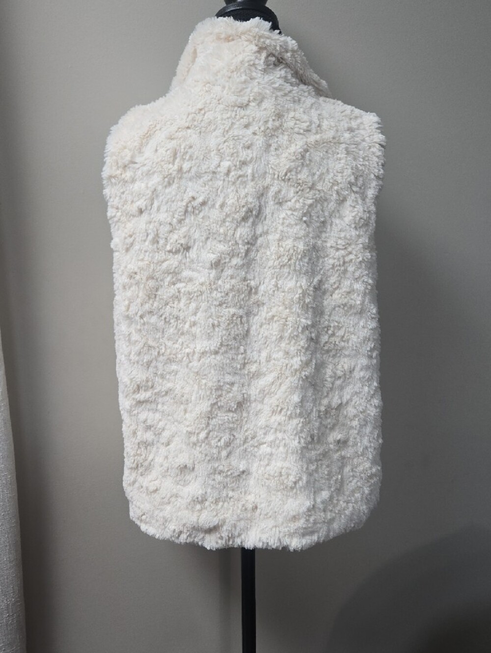 Betsey Johnson Cream Faux Fur Open-Front Vest - Picture 4 of 5